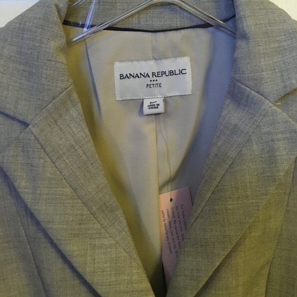 Banana Republic Light Gray Petite Blazer--NWT - Picture 3 of 4